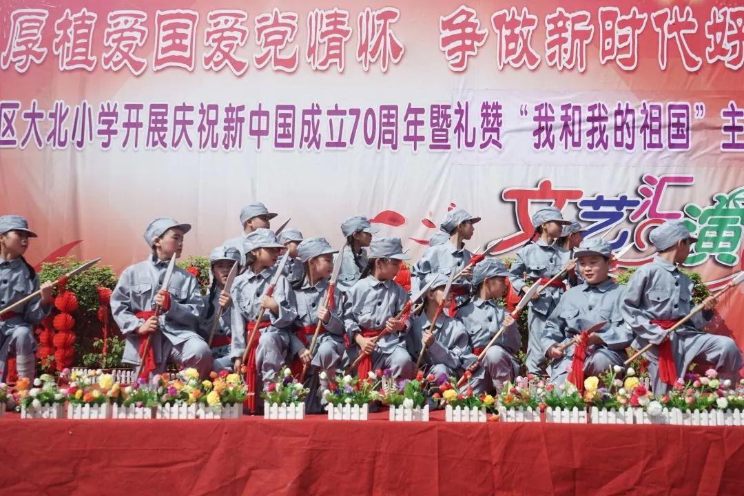 小猫钓鱼游戏龙王版有船
