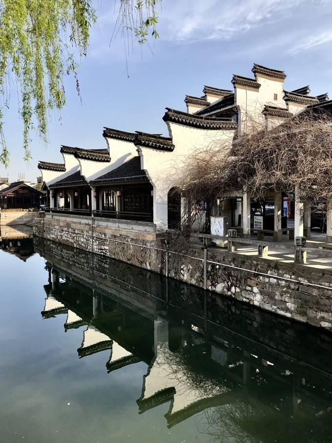 逃离空旷大街